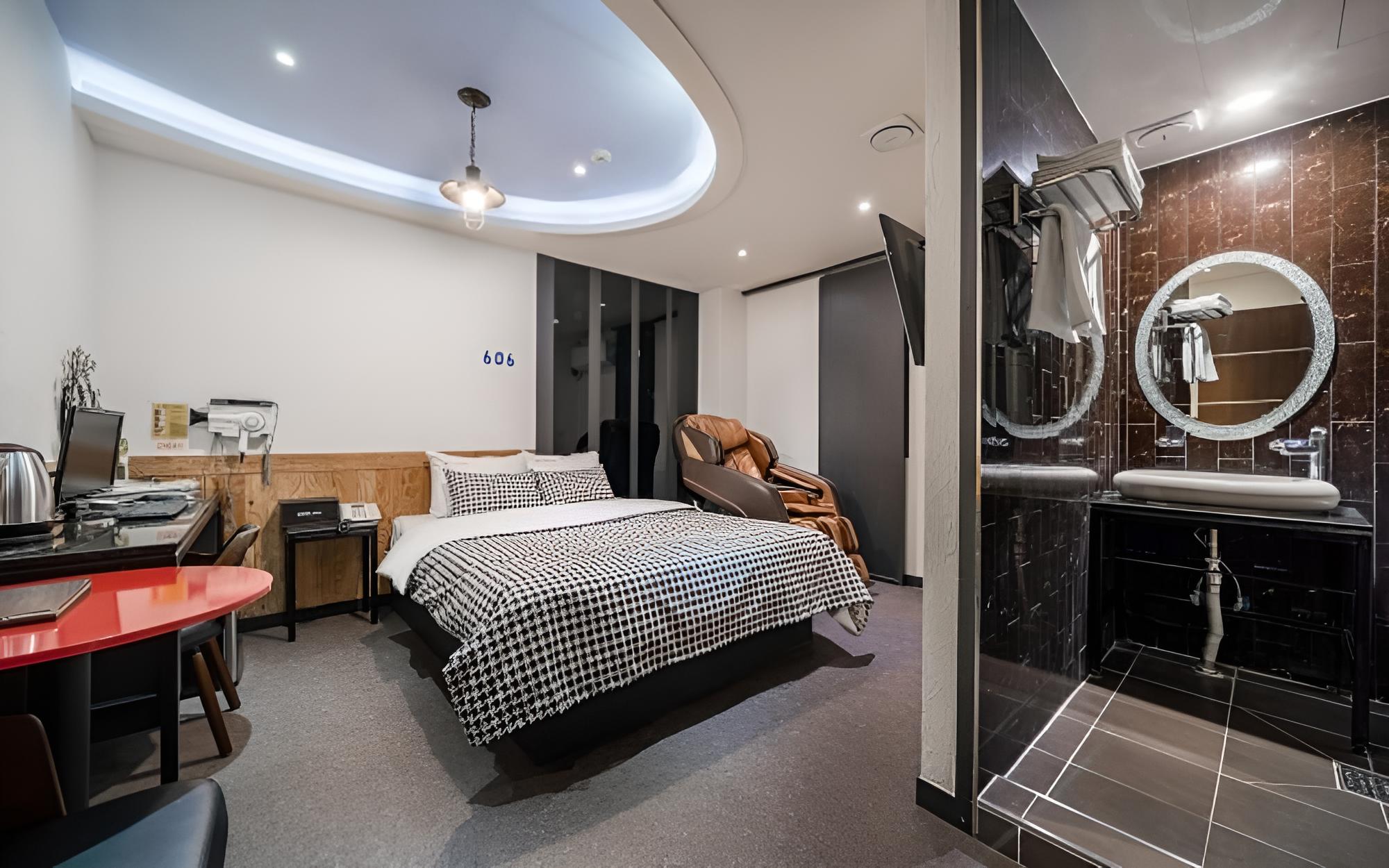 Room (Early Check-in/Special Room A-B (TV B)
