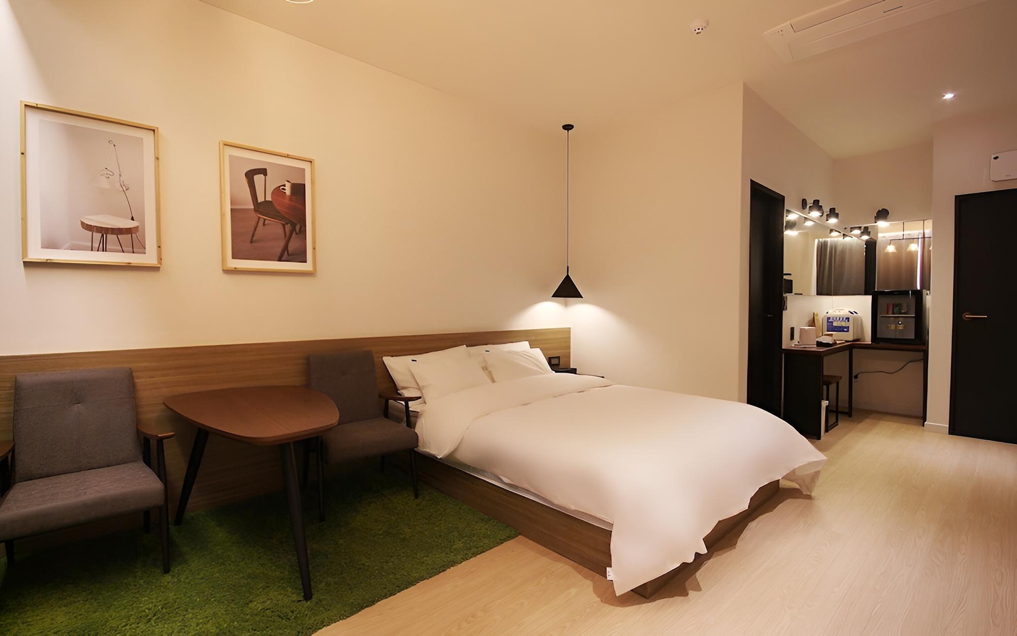 Room (Premium - Walkie Special (No Parking)) - Photo 6