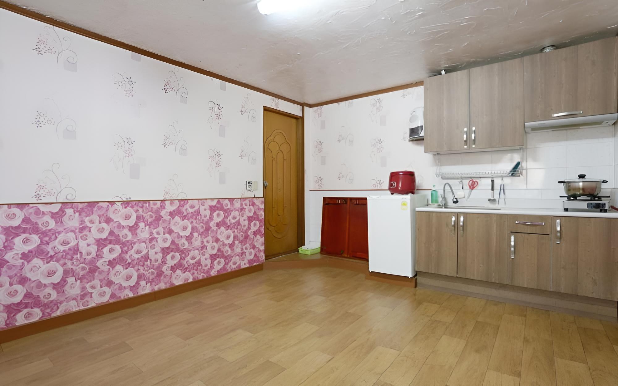 Room (Muroo) - Photo 2