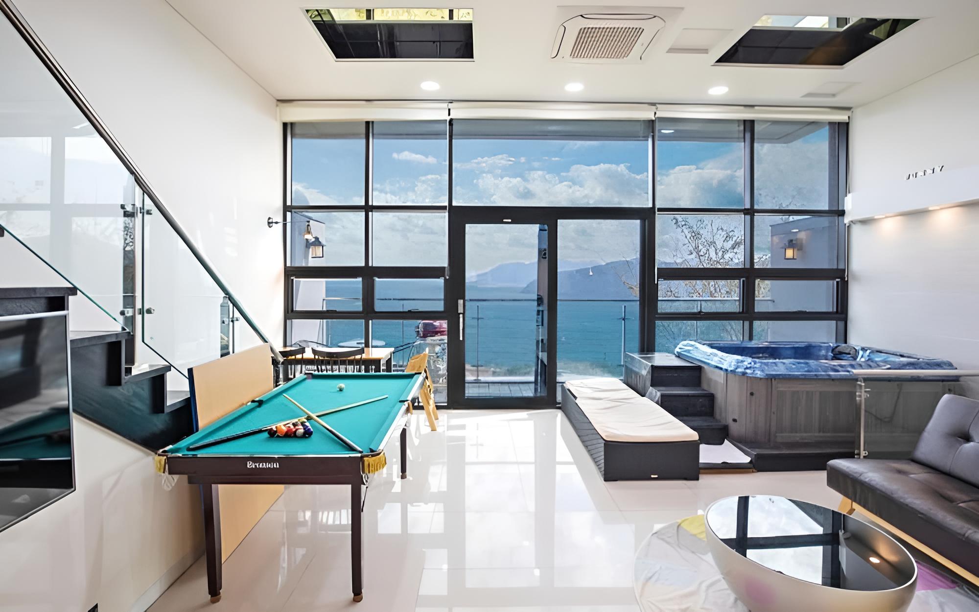 Room (Funny D (Duplex Jet Spa)) photo 3