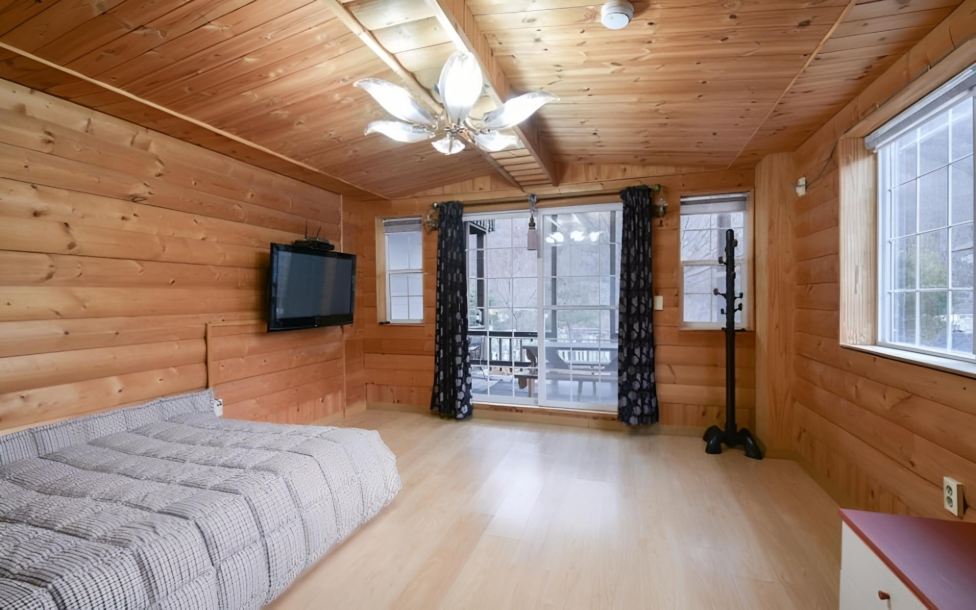 Room (Rosemary Room 2)