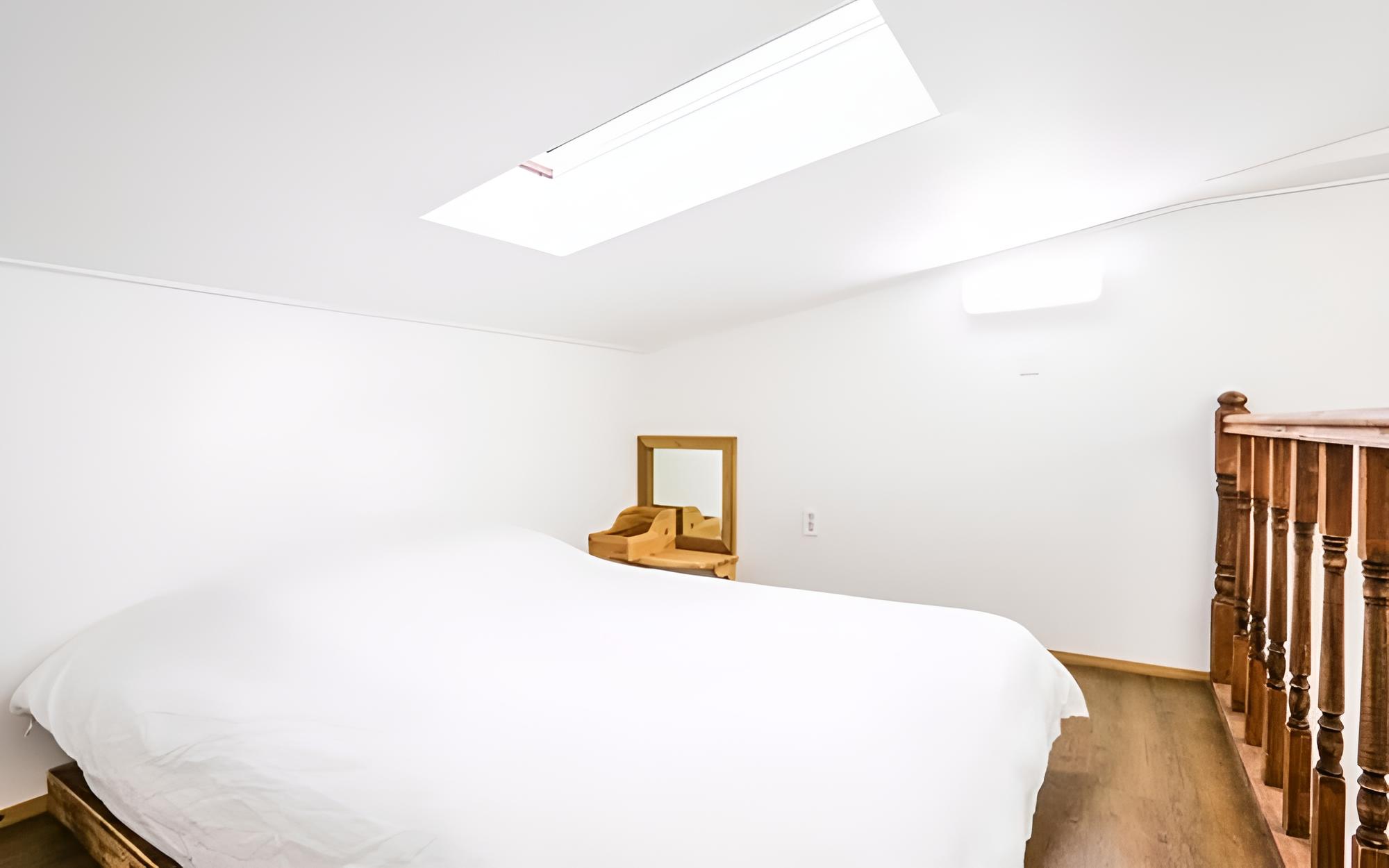 Room (B 201 (Duplex))
