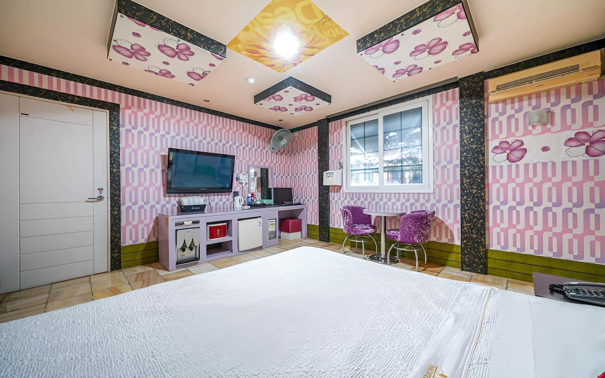 Room (Semi-Special Room)