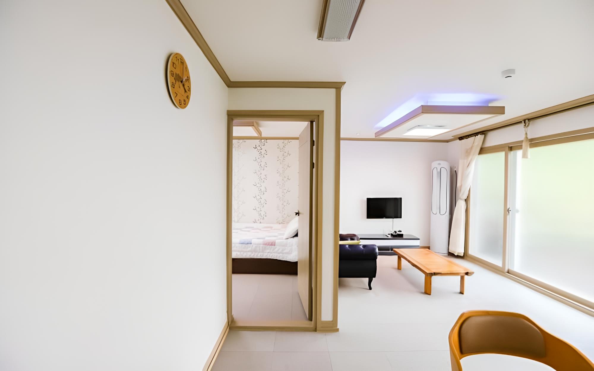 Room (201 Today Free)