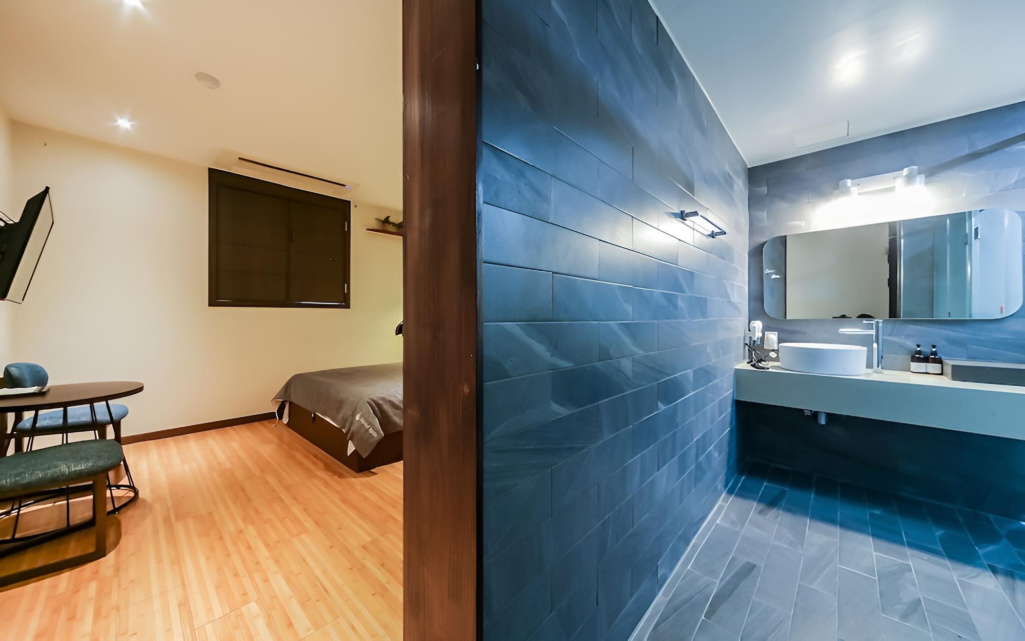 Room (Deluxe *equipped with a clothing mana) - Photo 9