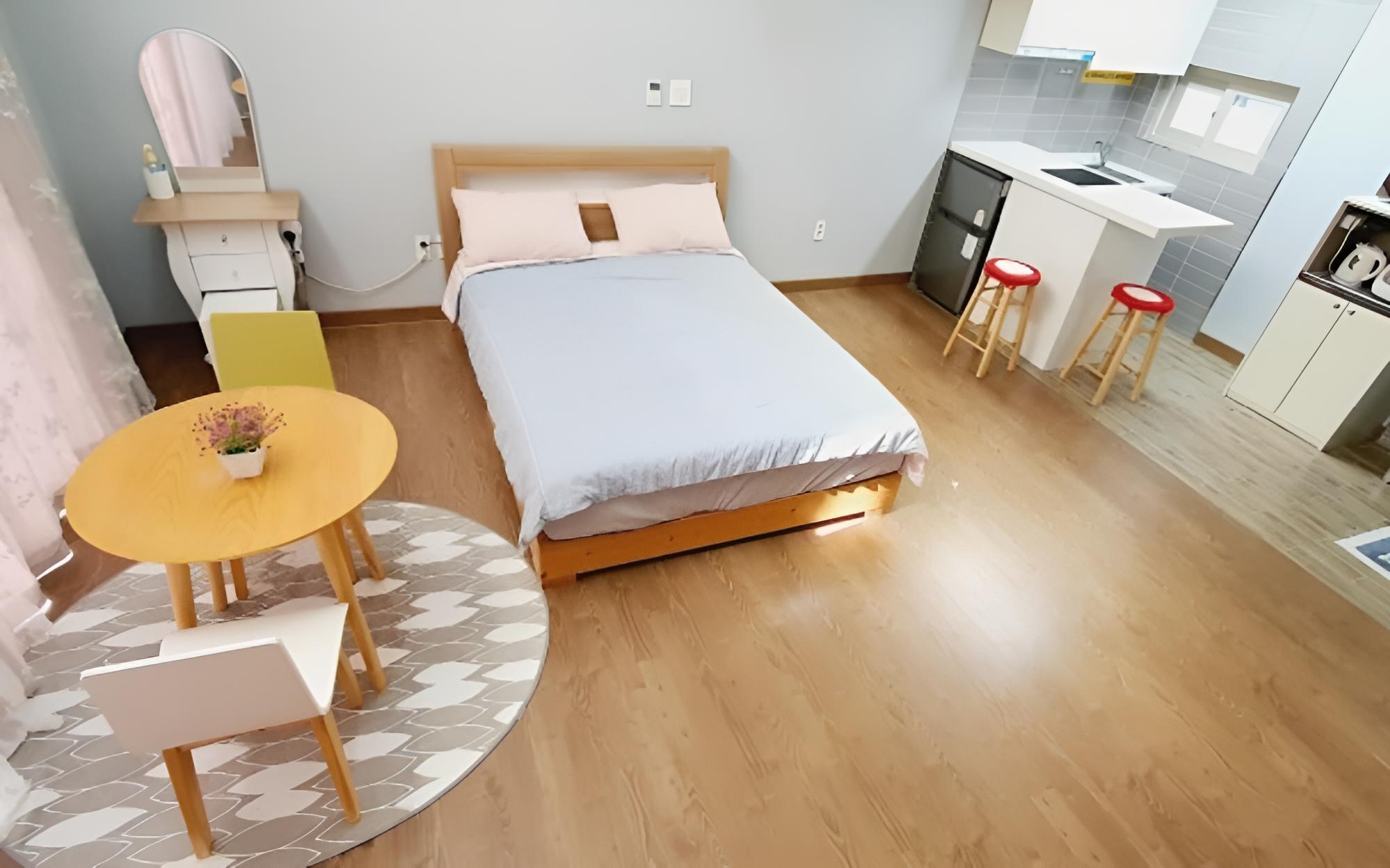 Room (Mendolong (duplex))