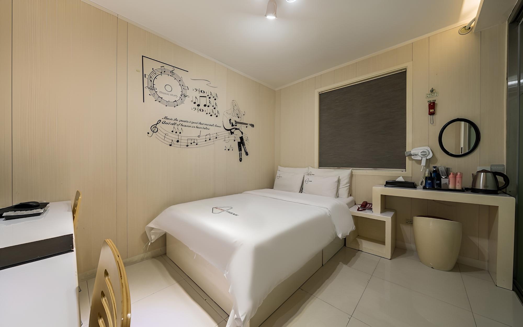 Room (Standard Room (OTT))