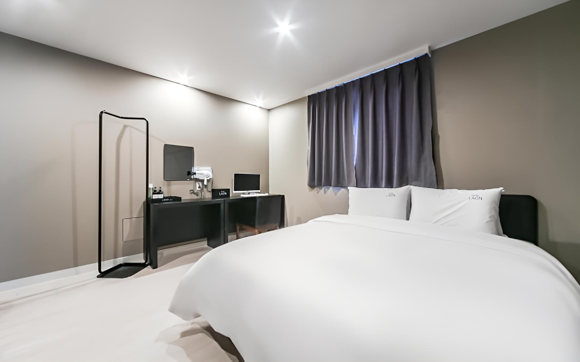 Room (Standard (Breakfast provided upon sta)