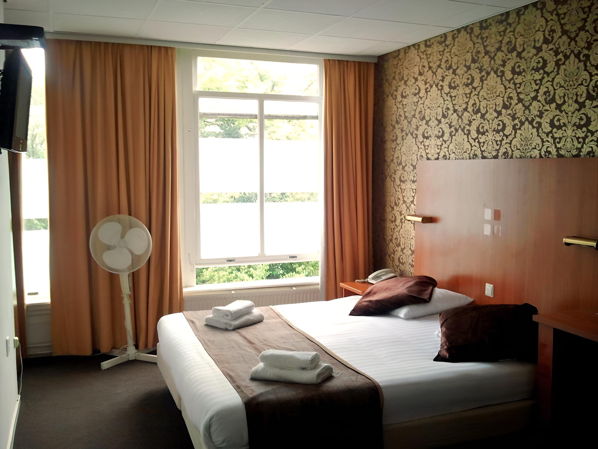 Double or Twin Room photo 3