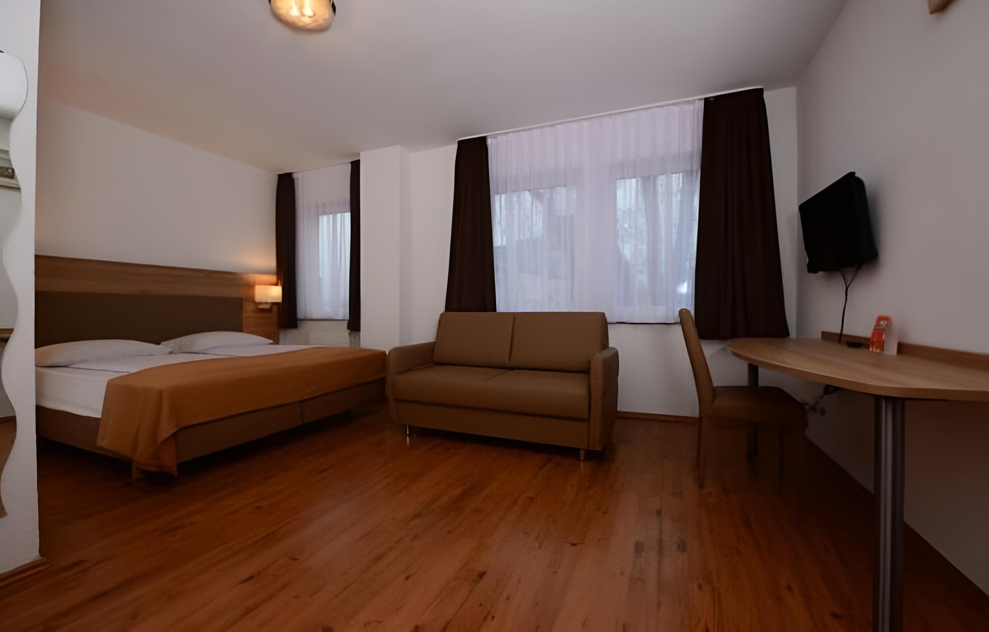 Double Room - Photo 2