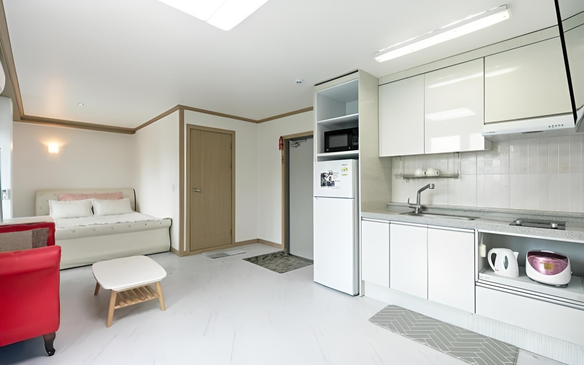Room (Building A Room 301 (Ocean View/Priva)
