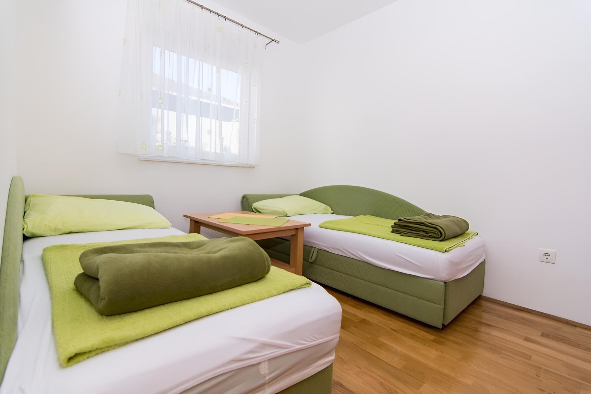 Apartment (Damir - with free parking - A1(4))