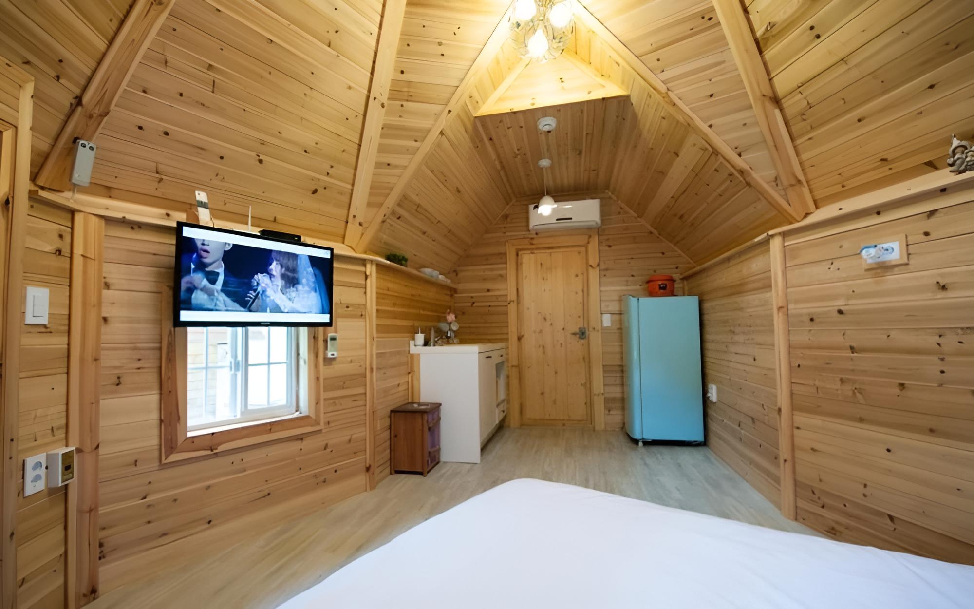 Room (Room 3 (Unshared House))