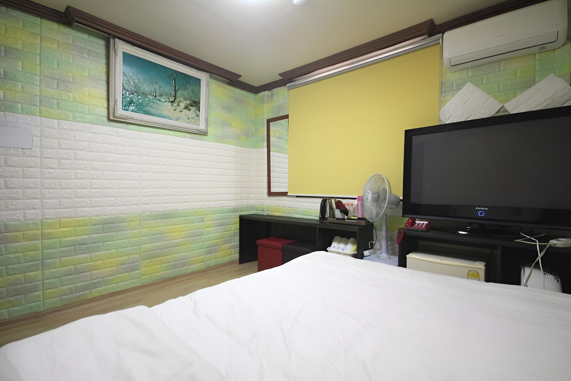 Room (Standard Room A)