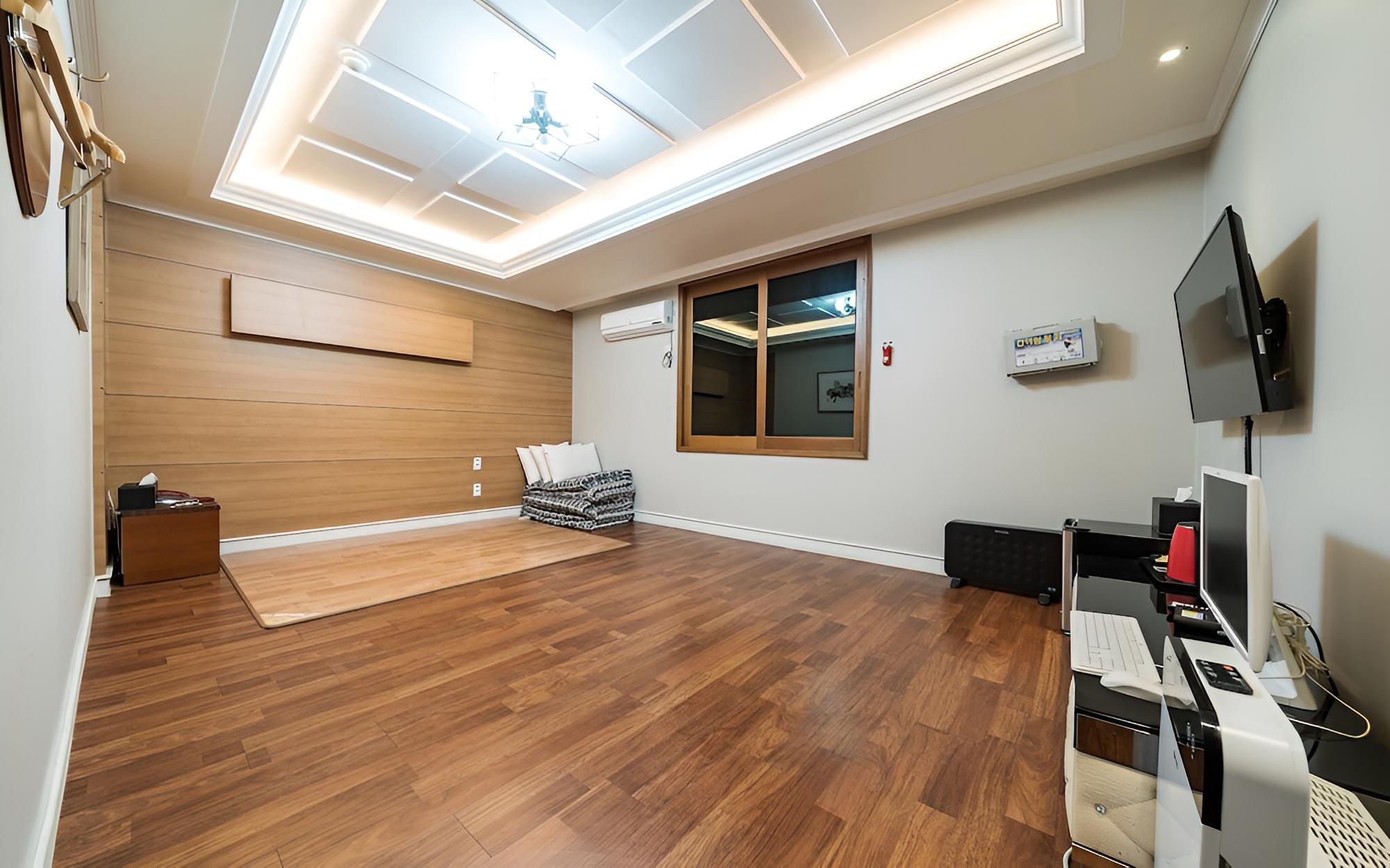 Room (Korean-style room (for 2 people maxim)