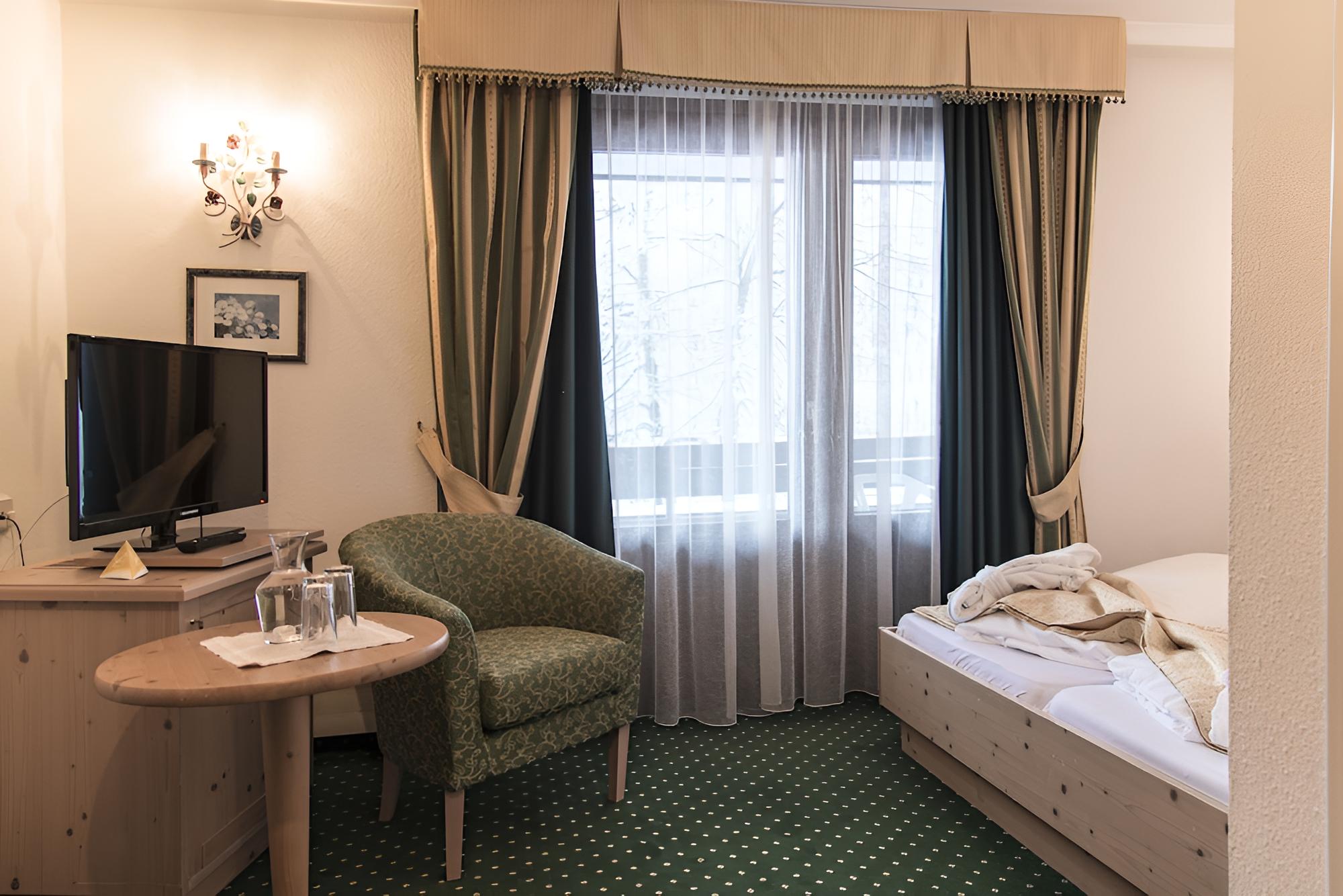 Junior Double Room Single Use, 1 Double Bed photo 2