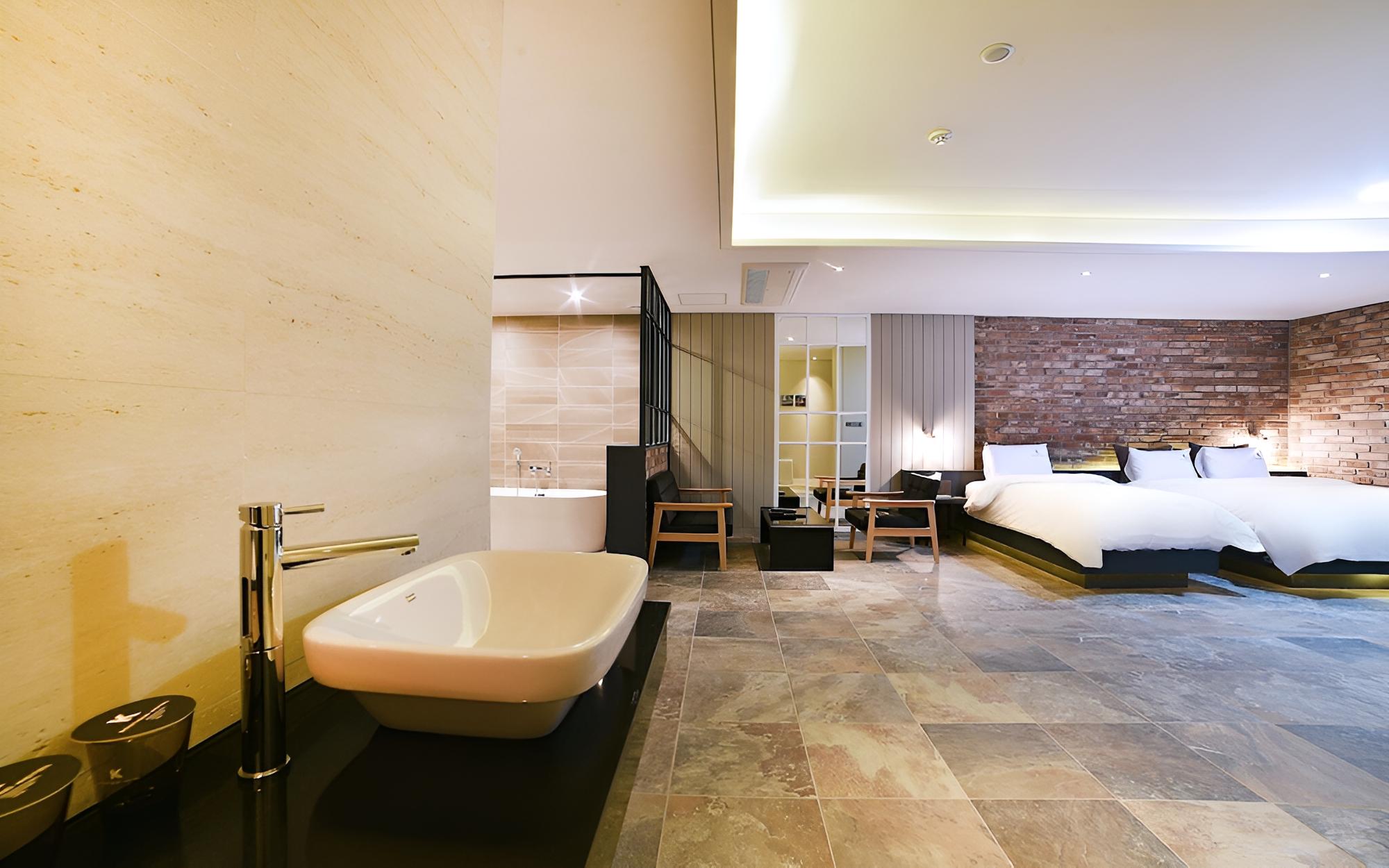 Room (VIP Twin (Bathtub Random Assignment S) - Photo 13