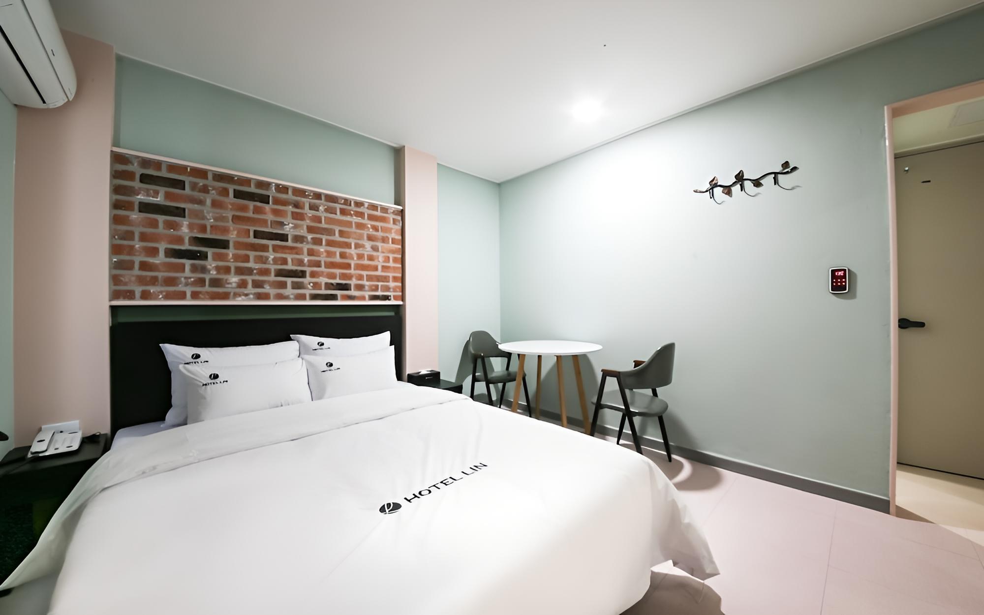 Room (VIP Twin (Netflix available air purif)