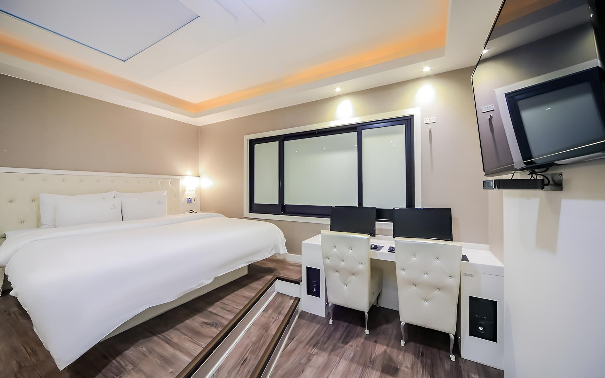 Room (Standard room) - Photo 18