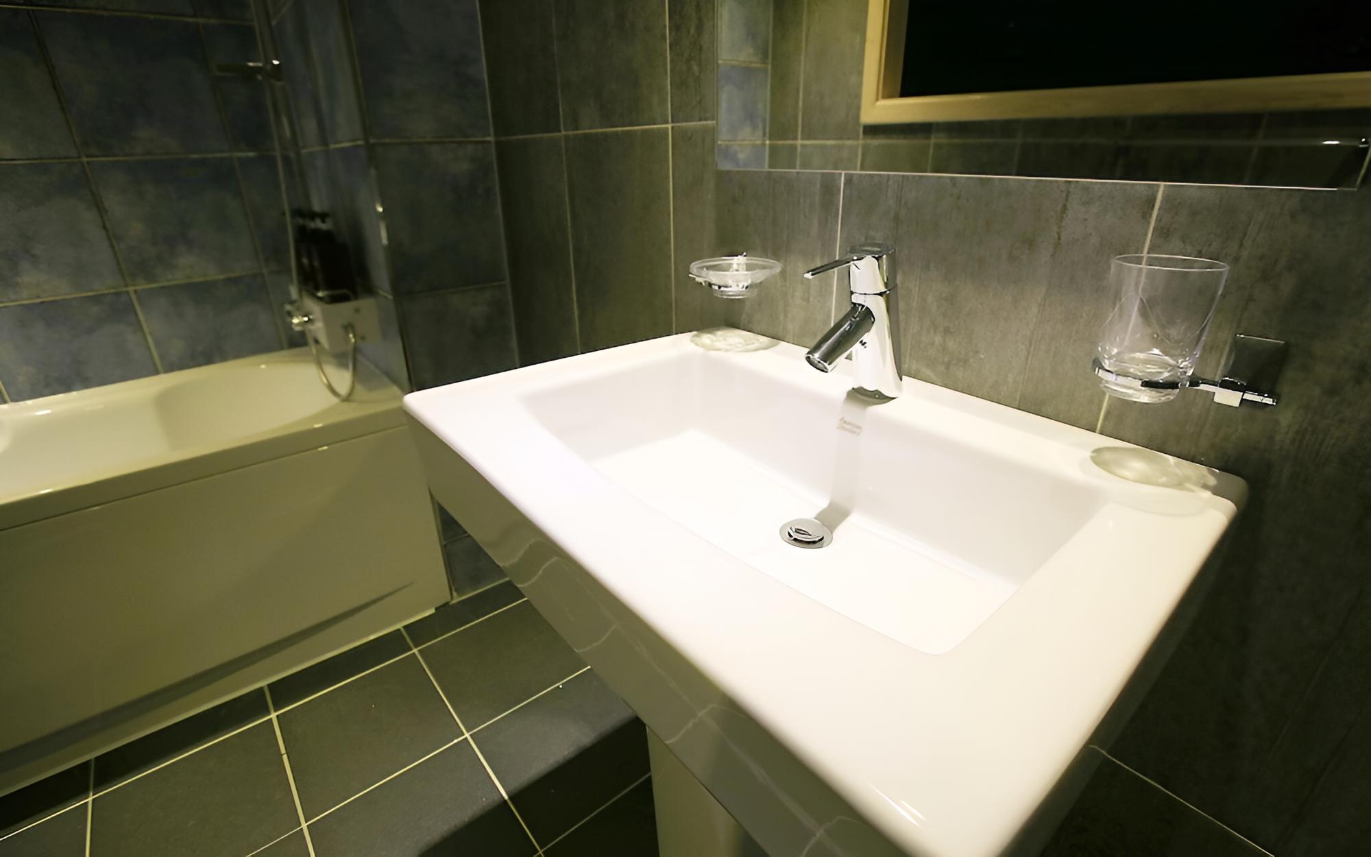 Room (Standard B (free breakfast free Netfl)