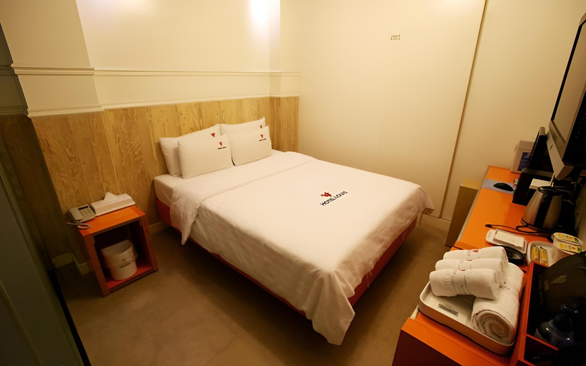 Room (Standard room - walk-in only (Netflix) - Photo 3