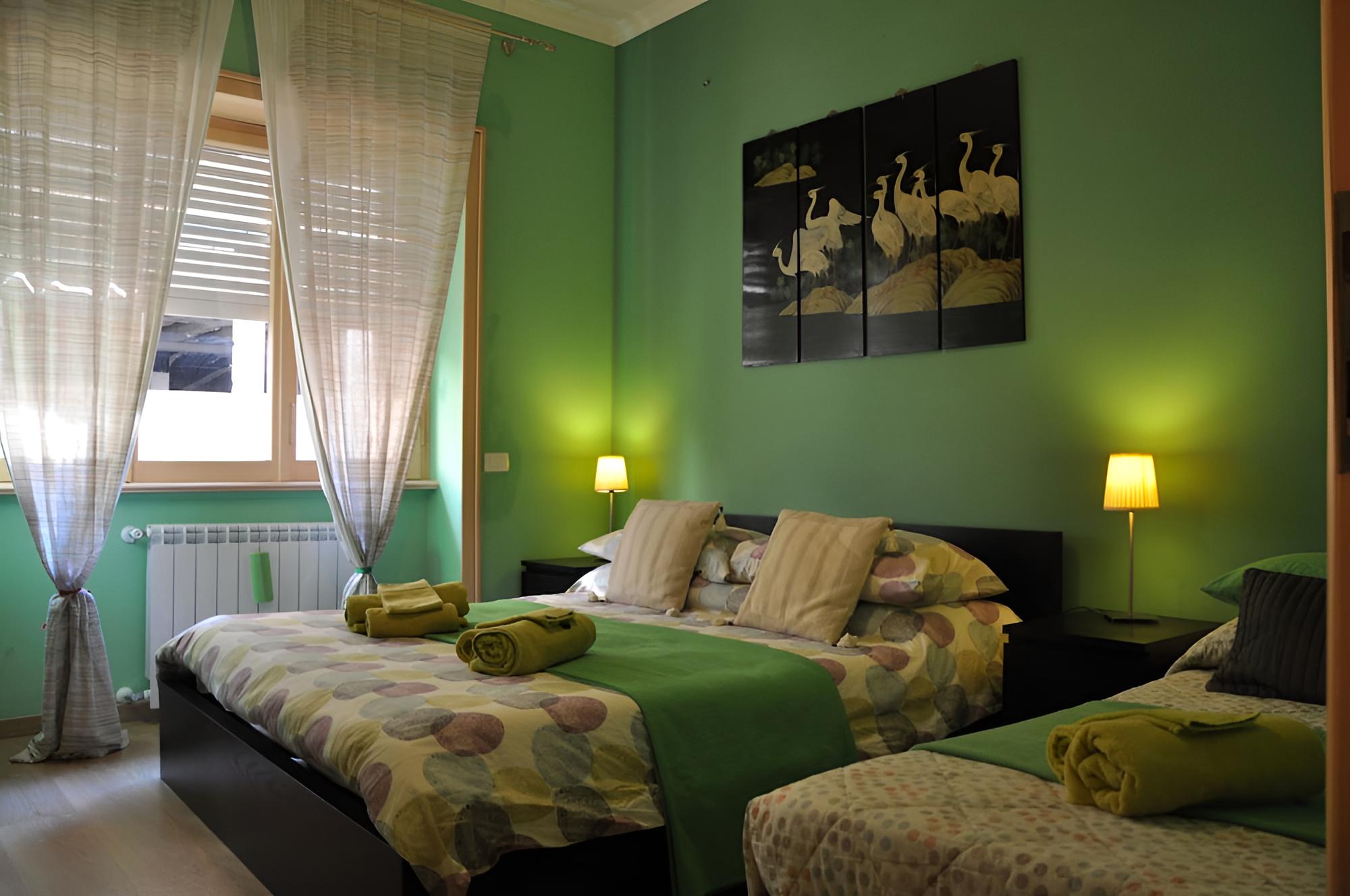 Deluxe Triple Room (External Private Bathroom)