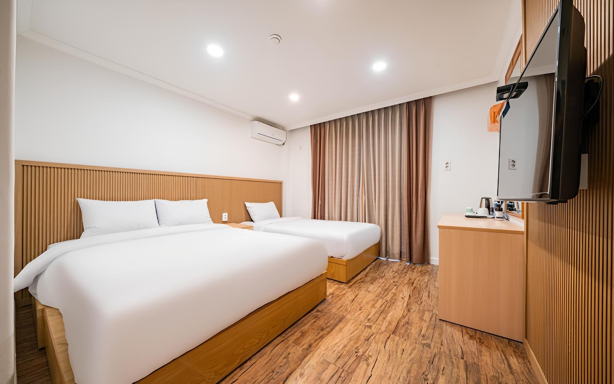 Room (Premium Twin) - Photo 3