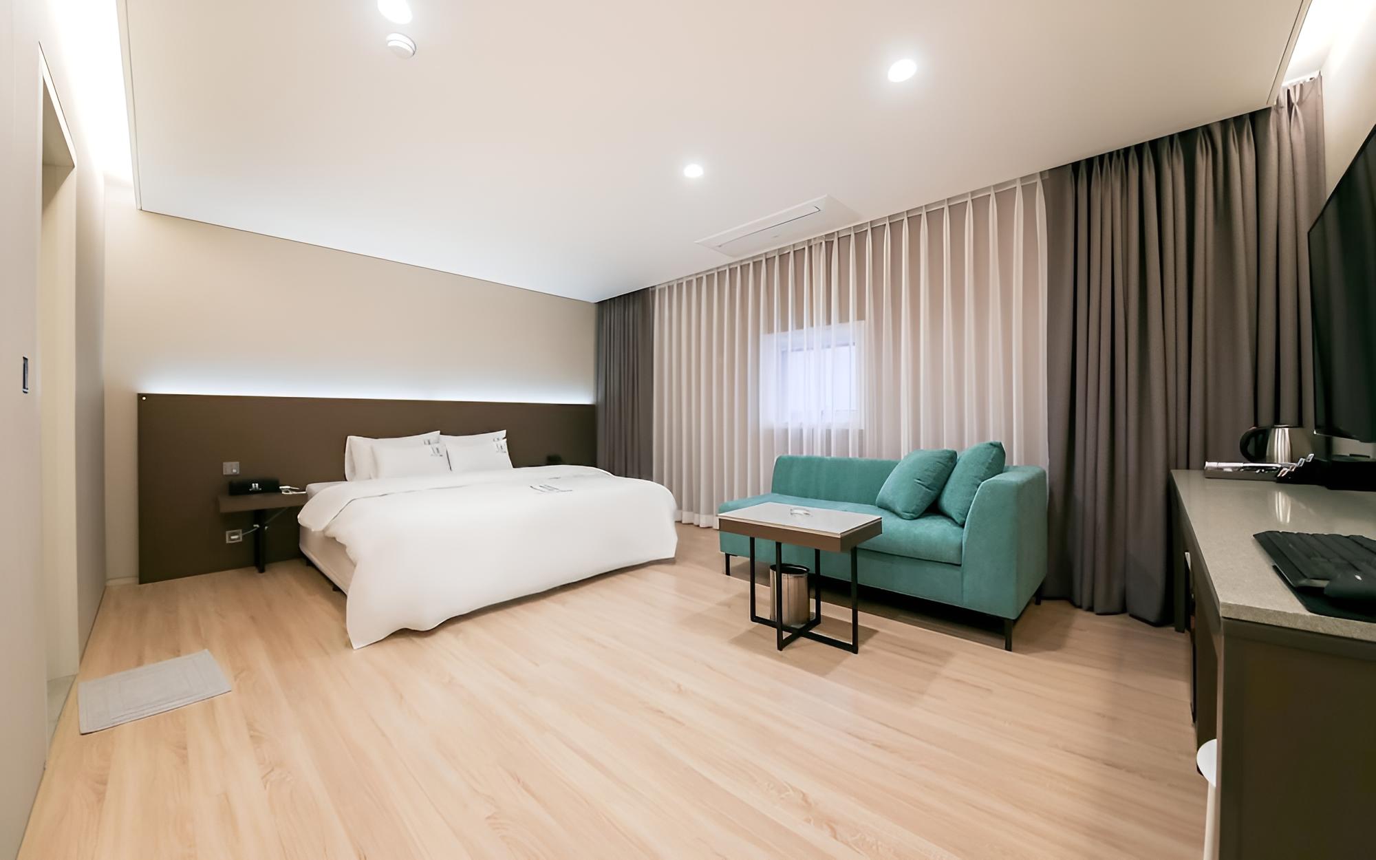 Room (Deluxe - Styler Room (first come firs)