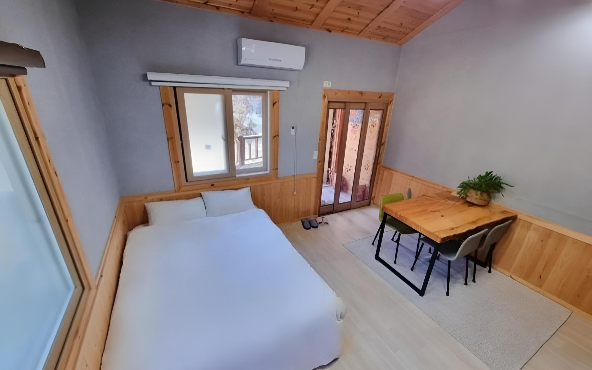 Room (Breeze) - Photo 4