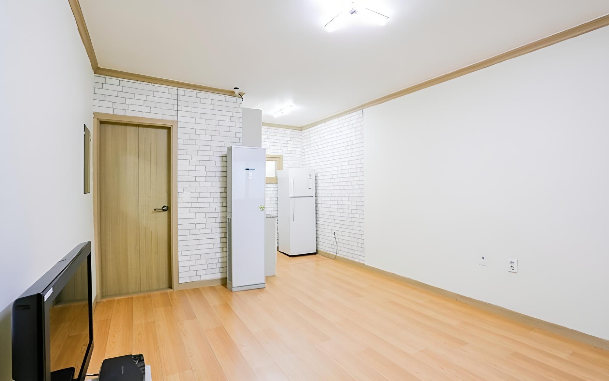 Room (Twin Room 2)