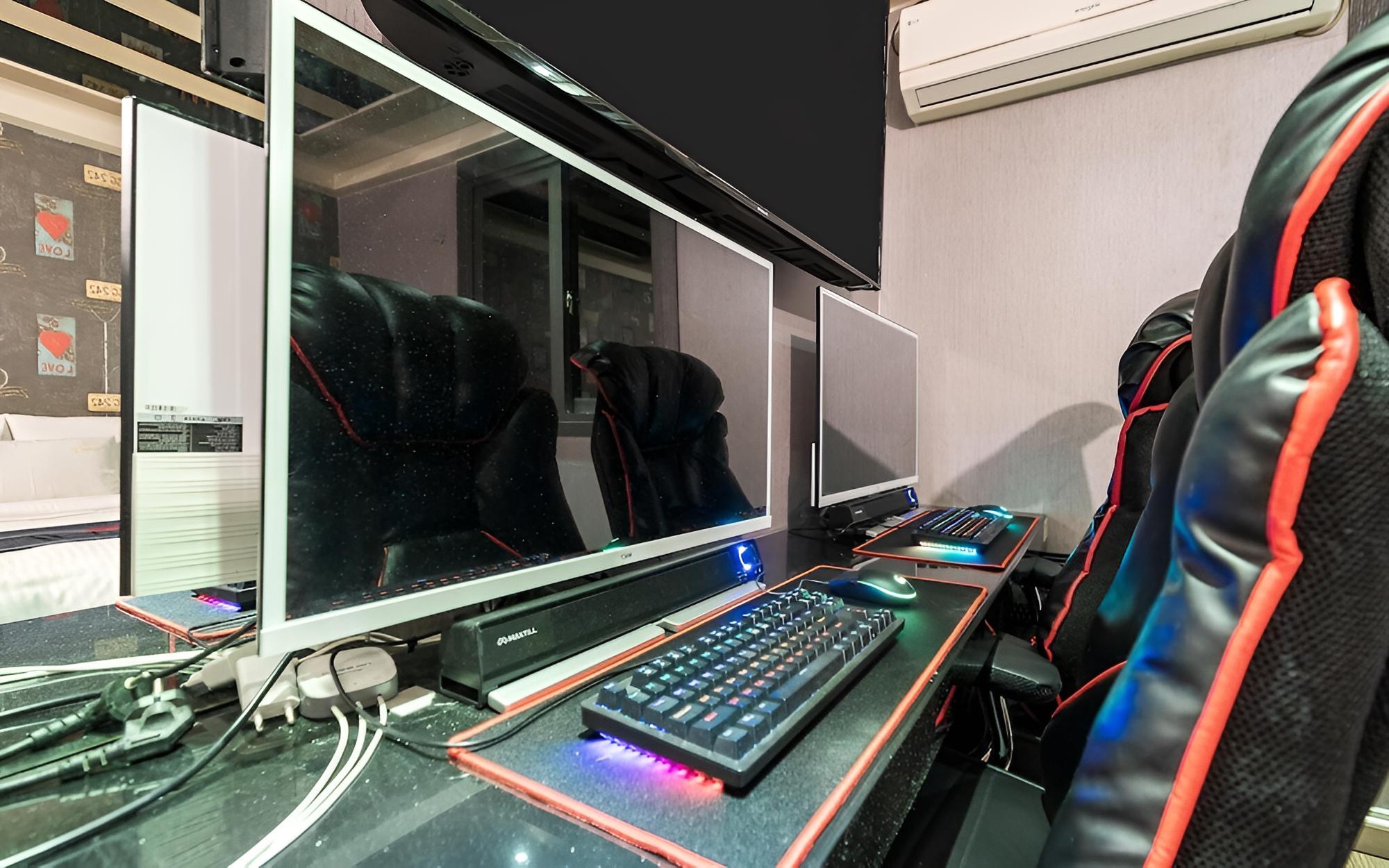 Room (High-end couple PC room)