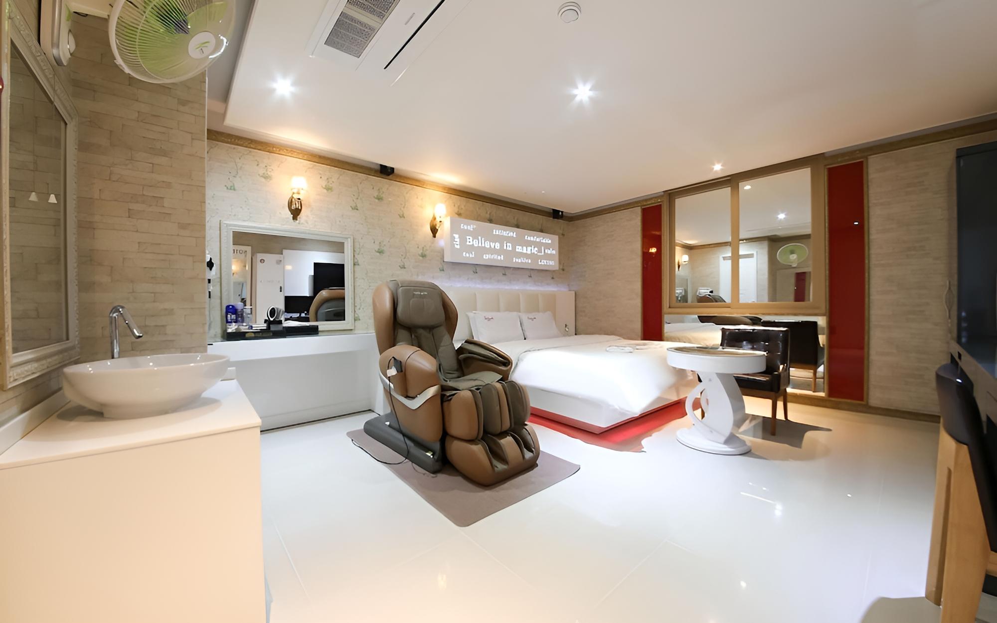 Room (Premium King Double (Styler Massage C) - Photo 1