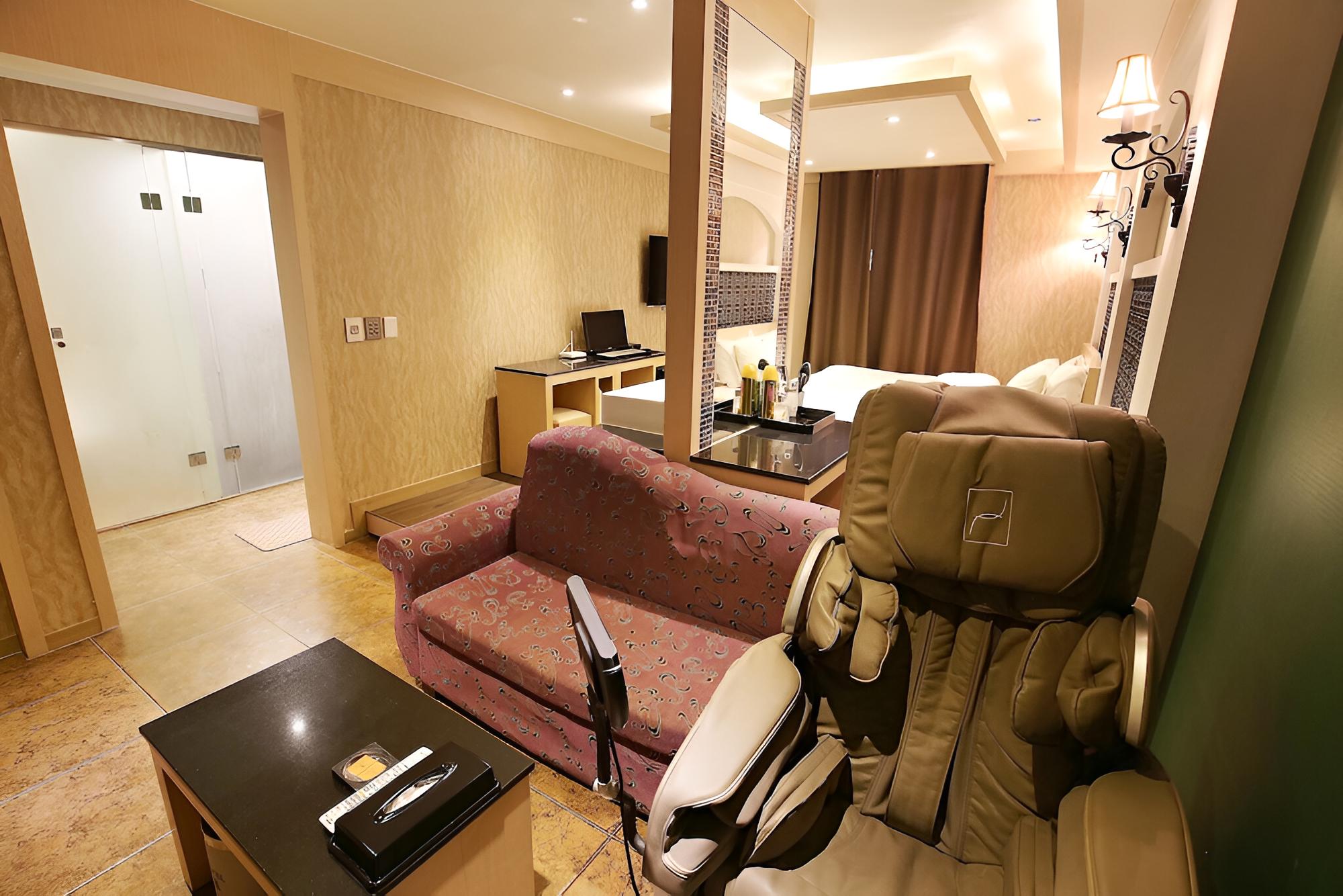 Room (Suite-B) photo 2