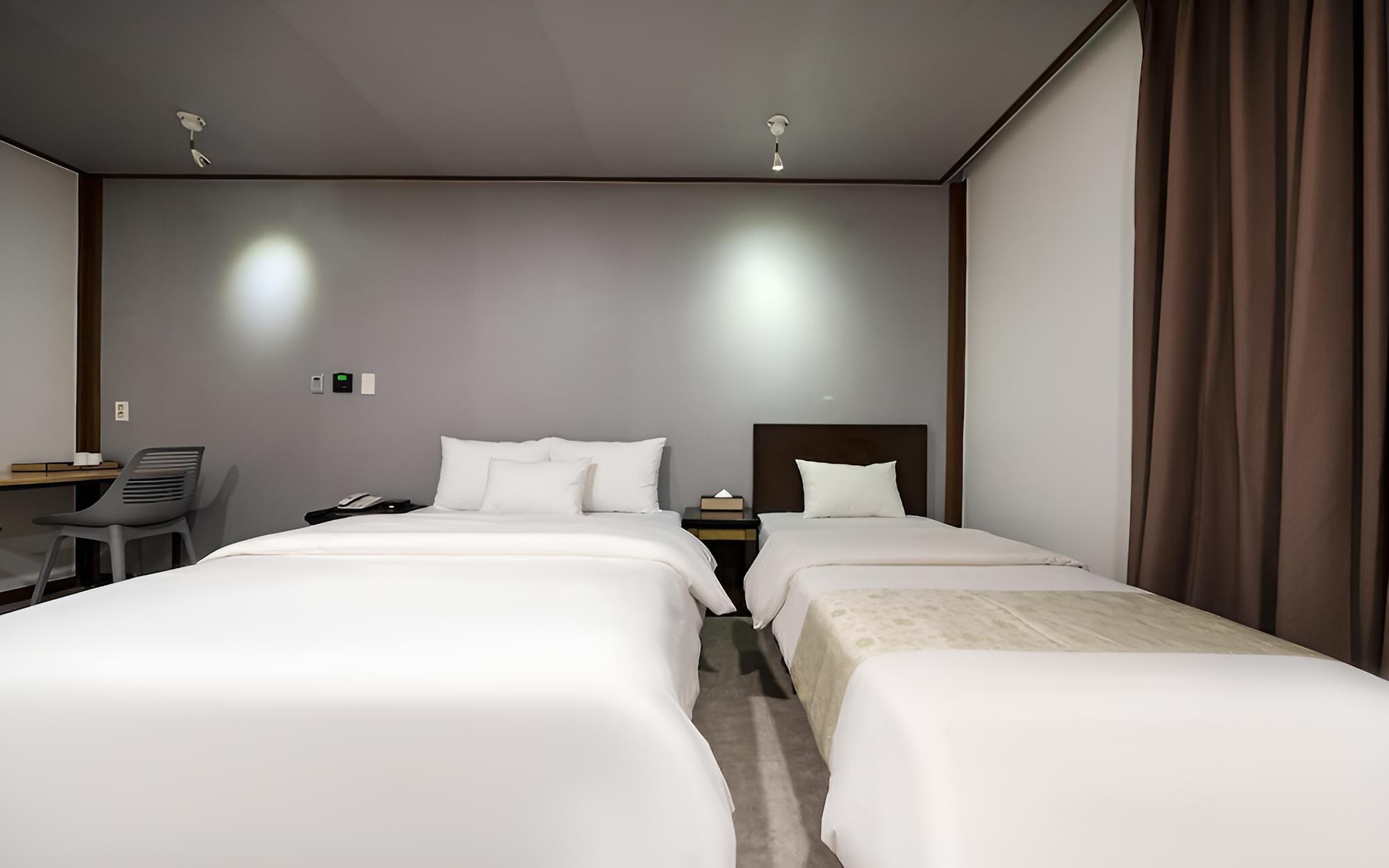 Room (Twin) photo 2