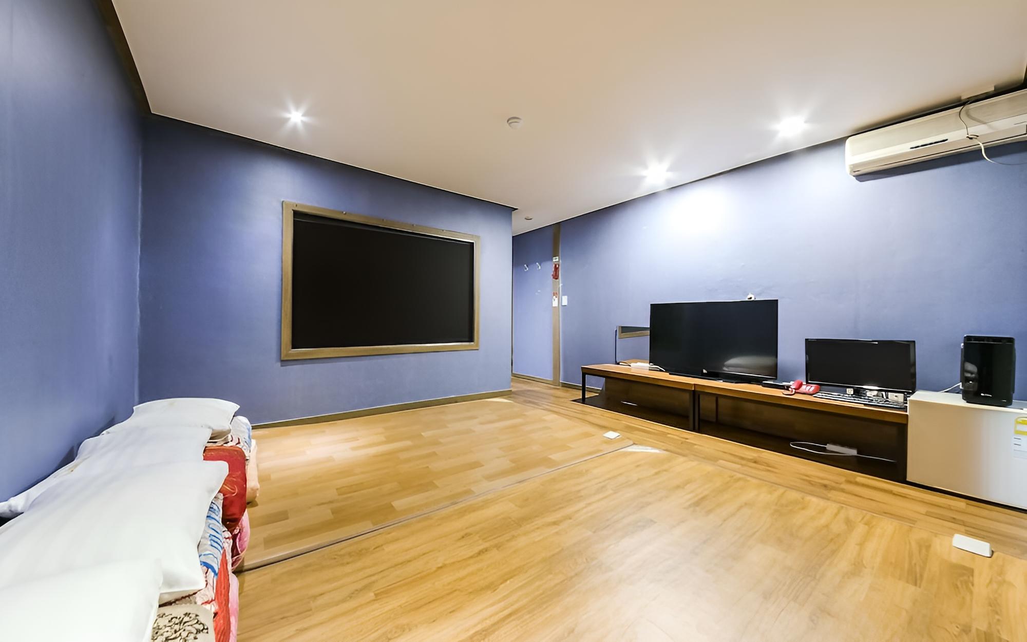 Room (Korean-style Ondol Room)
