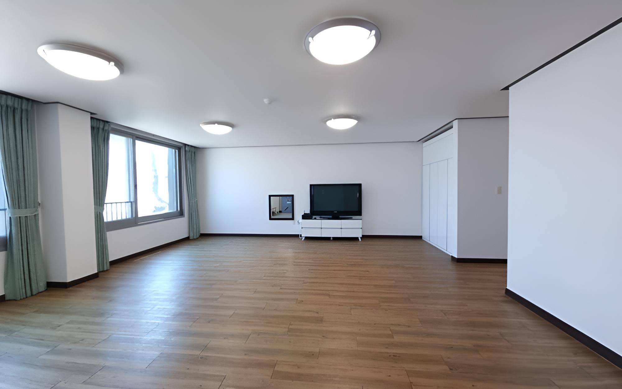Room (30 Pyeong Studio Ondol (1F Ocean View)