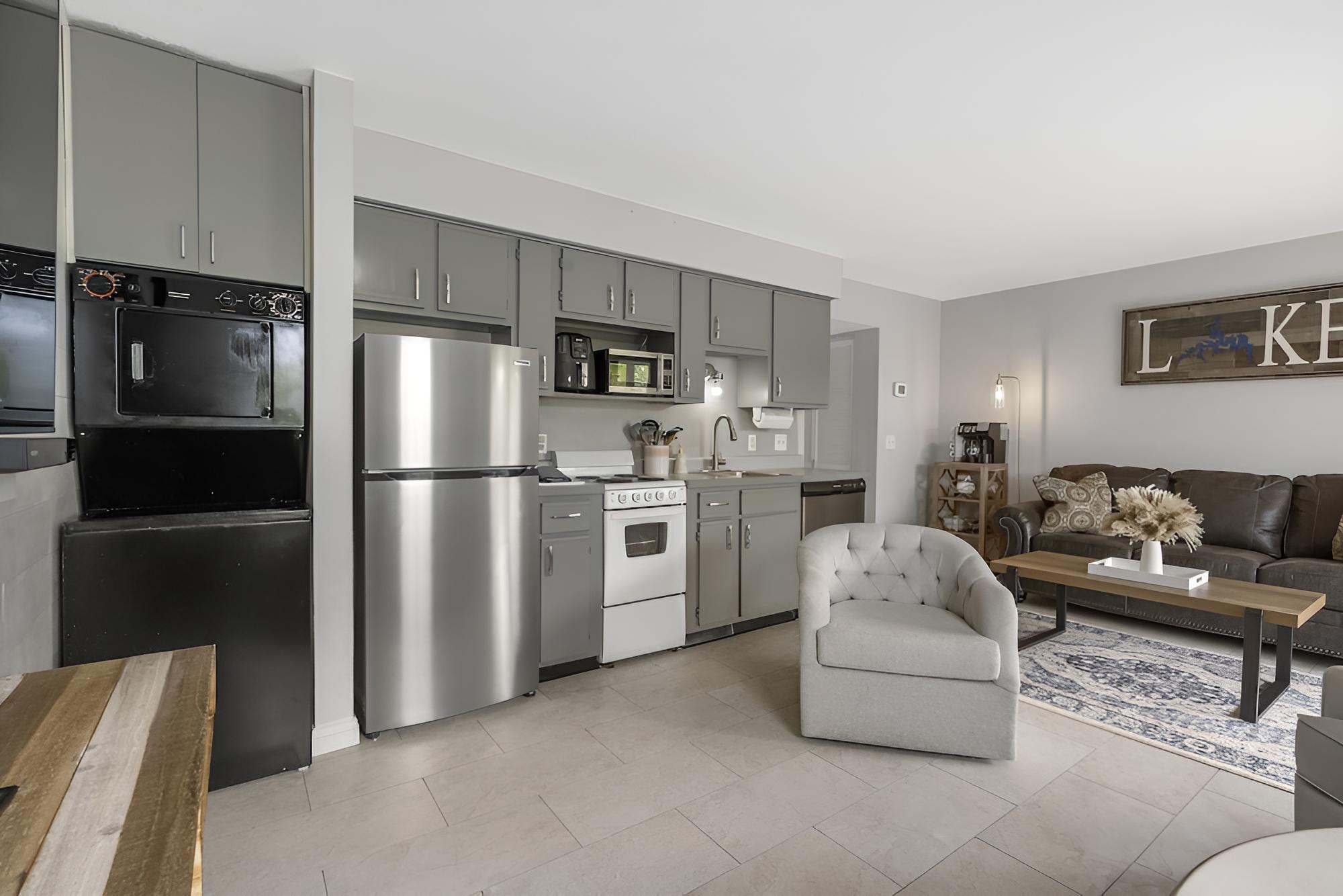 Condo, 1 Queen Bed with Sofa bed, Balcony, Golf View