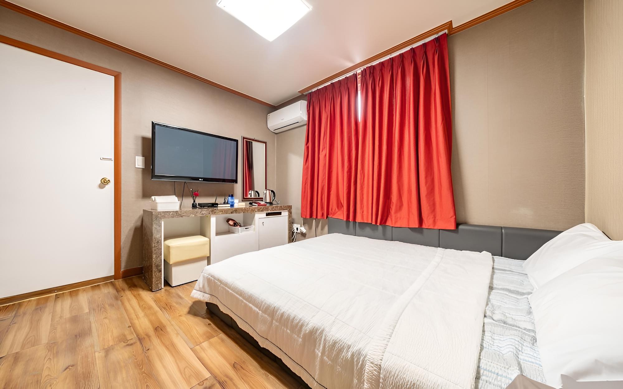 Room (Standard Room (Bed OTT)) - Photo 3