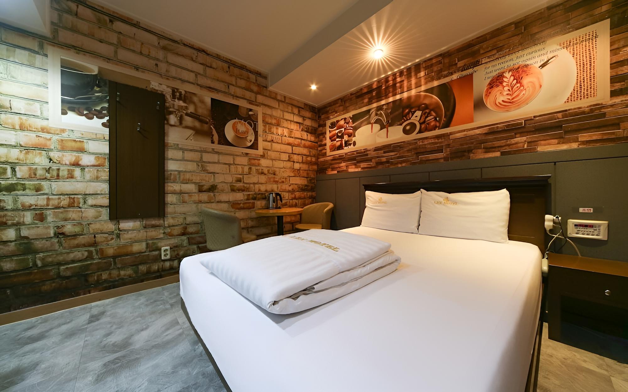 Room (Standard Room-ask at the front for ba)