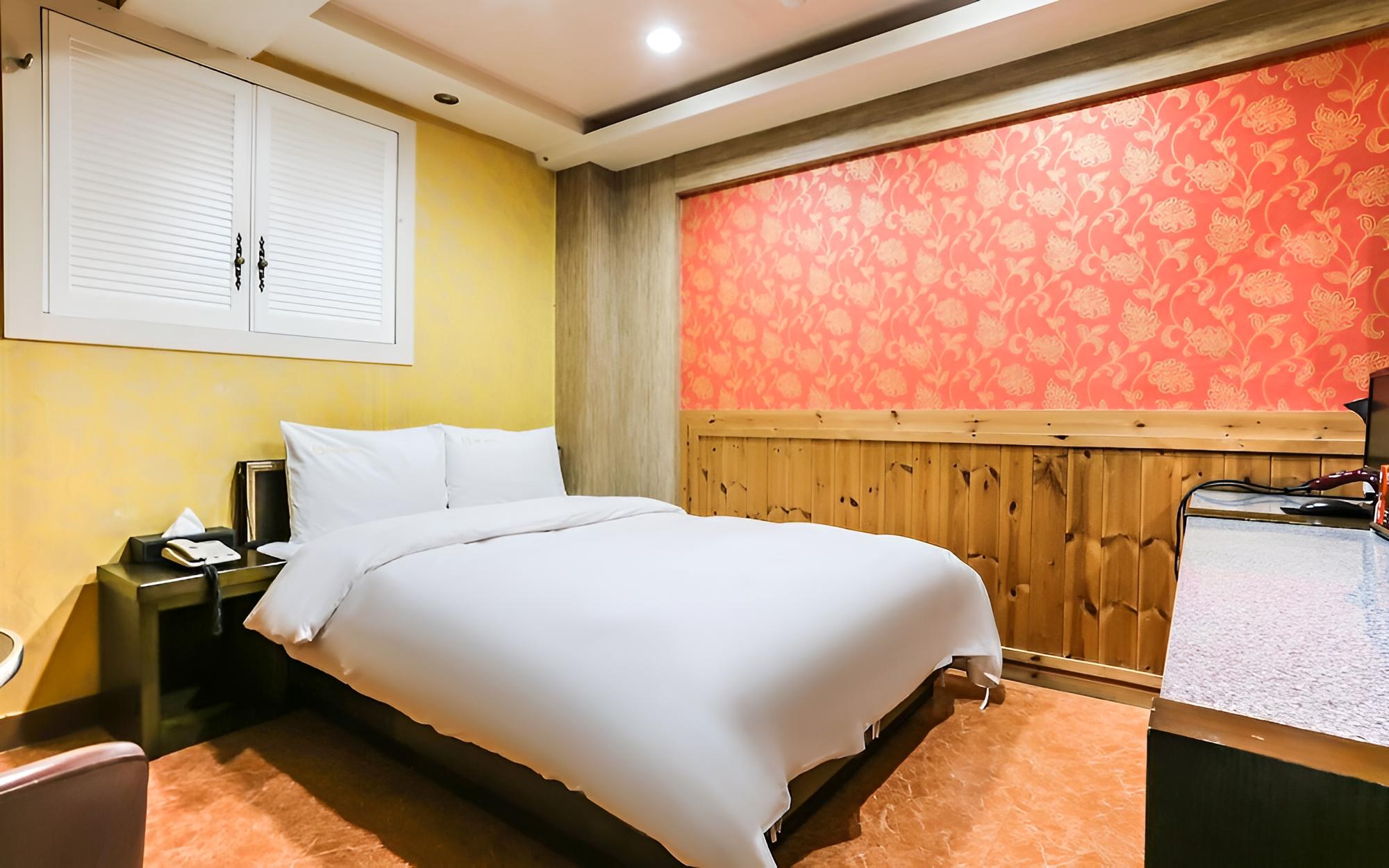 Room (Junior Petit (No overnight parking/Va)