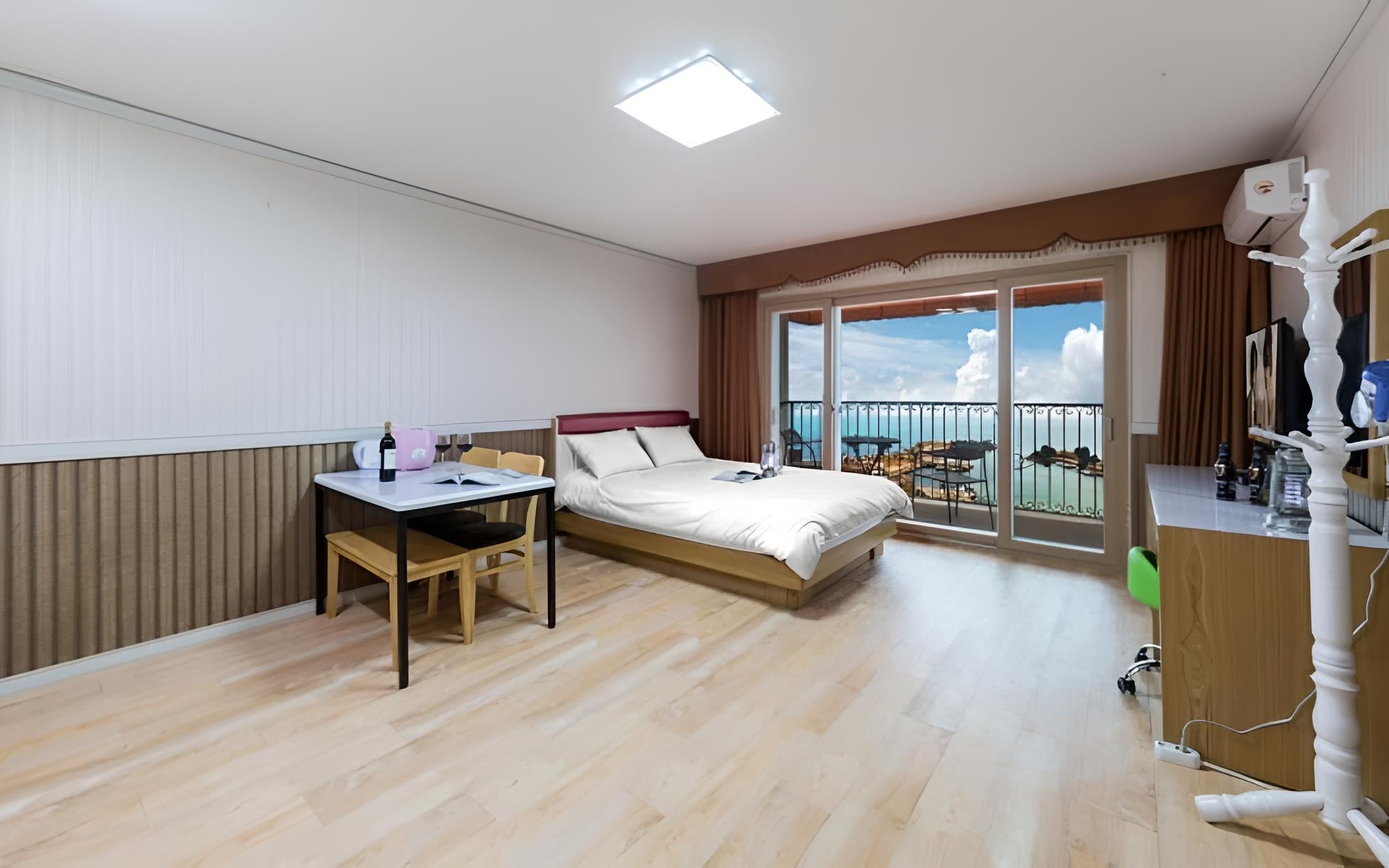 Room (Building A Room 303 (Ocean View Spa))