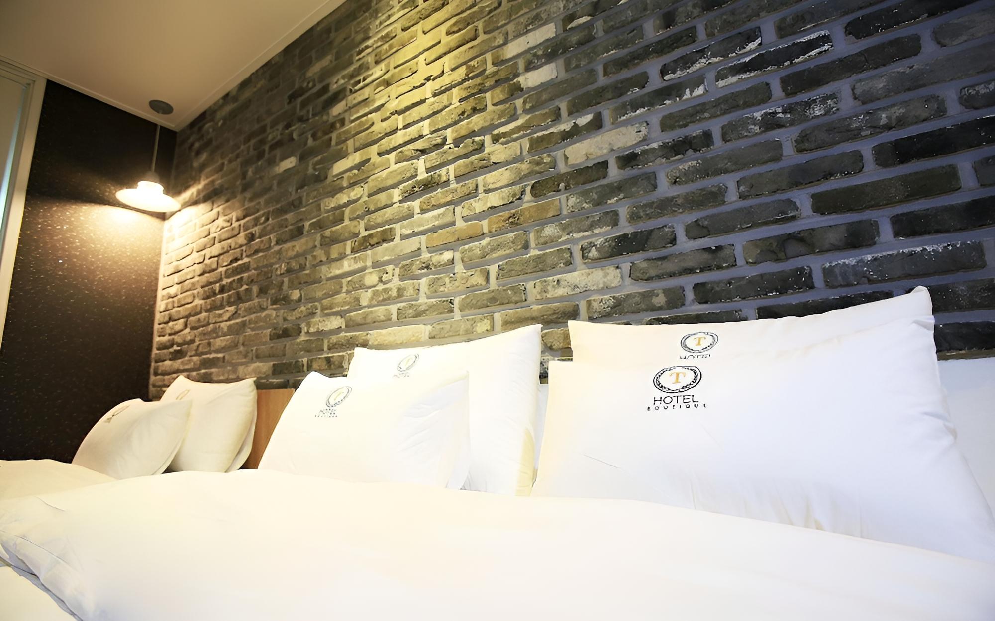 Room (Premium Twin (OTT Styler)) - Photo 5
