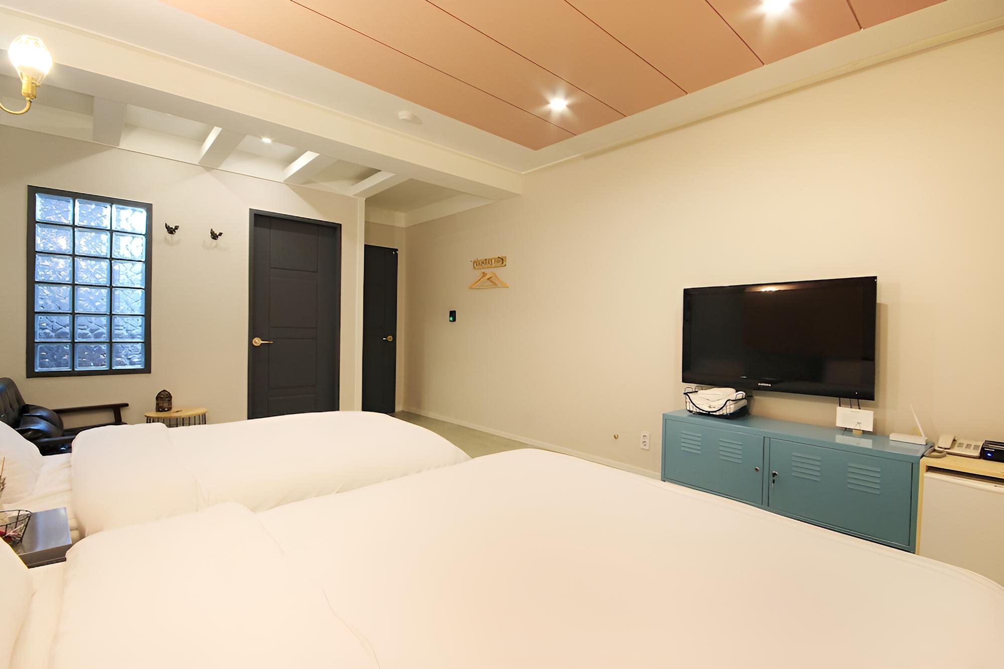 Room (Twin (non-smoking double + single Net) - Photo 12