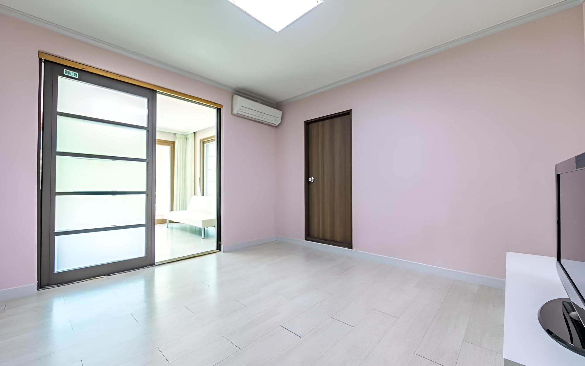 Room (23 pyeong two room-202)