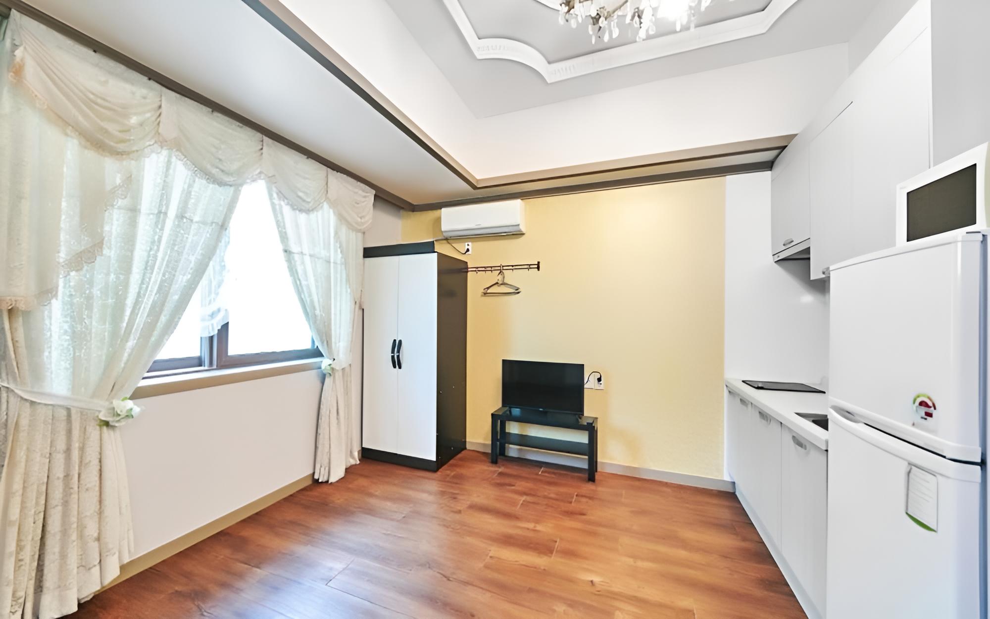 Room (305+306 (20 pyeong connecting room))