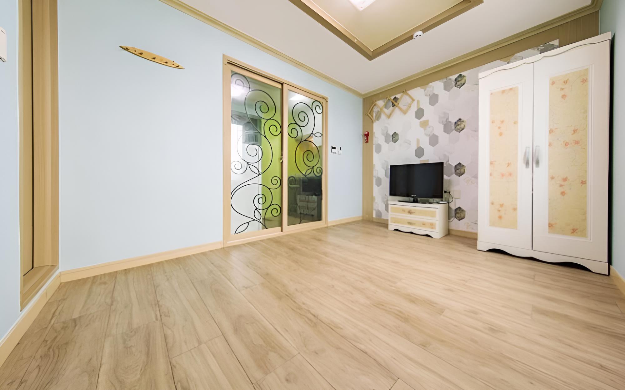 Room (Room 203 (Ondol))