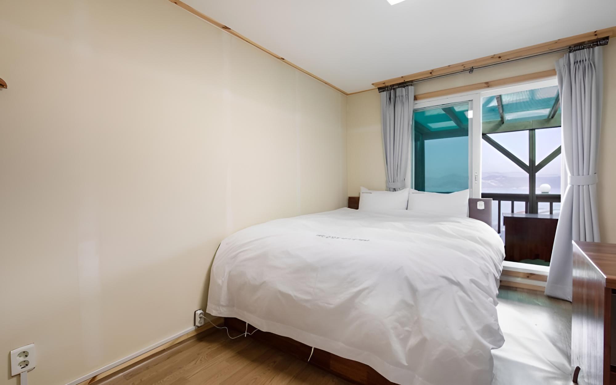 Room (303#) - Photo 1