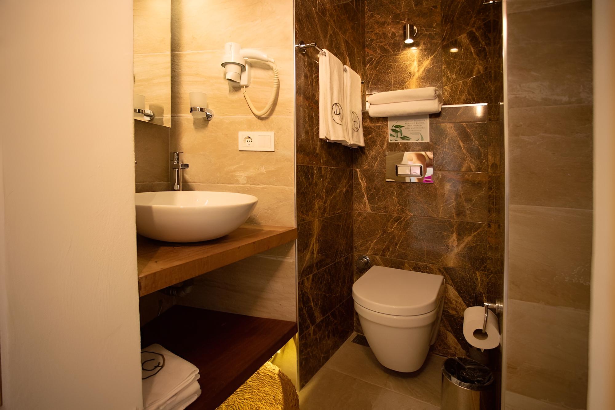 Standard Double Room, 1 Bedroom, Non Smoking, City View photo 3