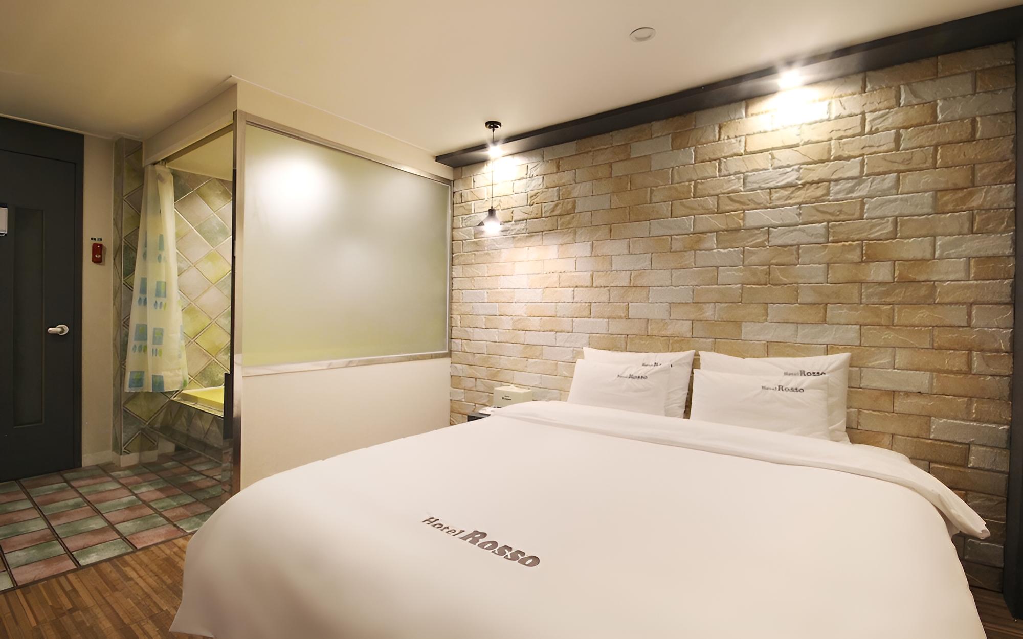Room (Deluxe (Free use of Netflix Apple Dis) - Photo 1