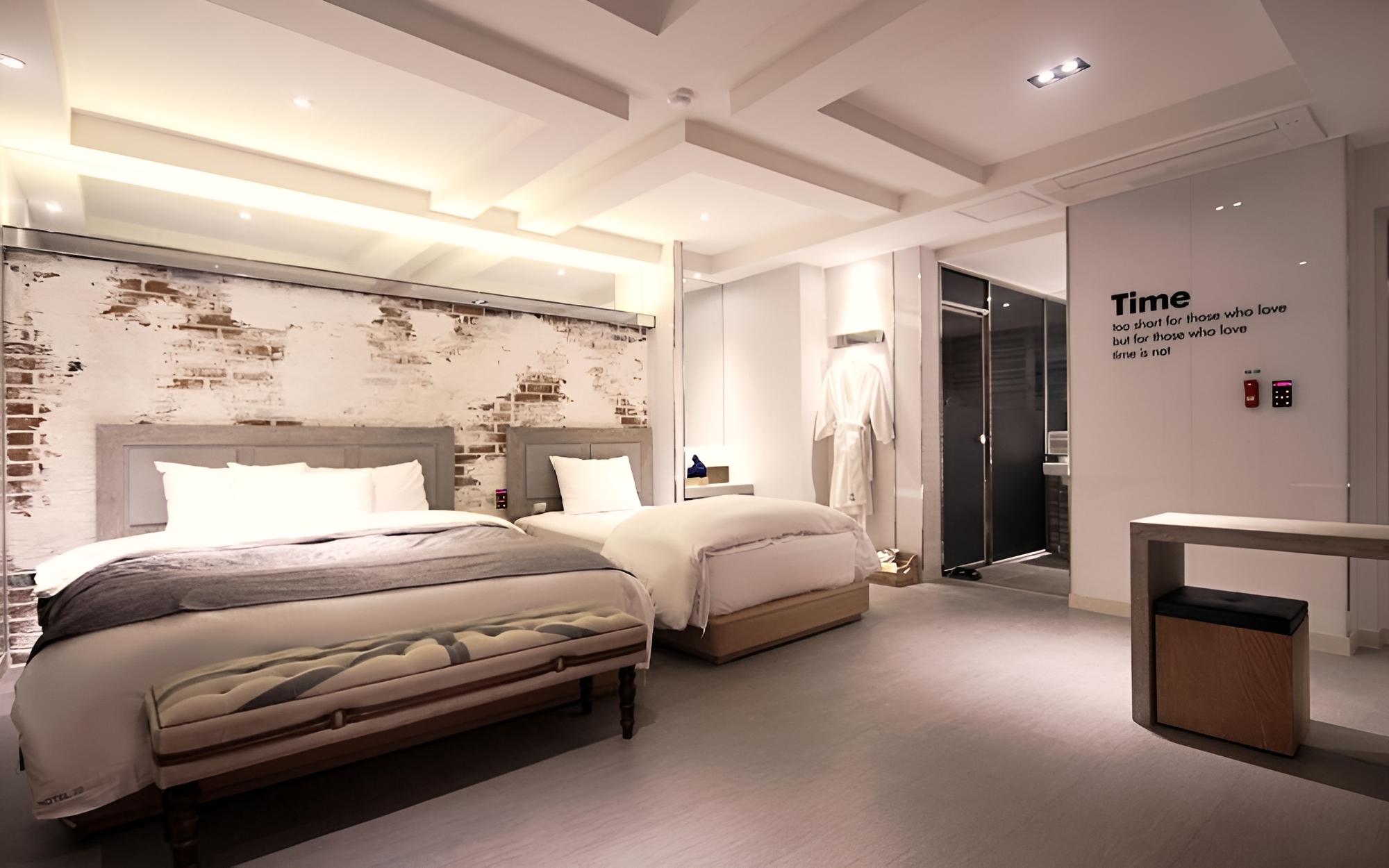 Room (Royal Suite) photo 3